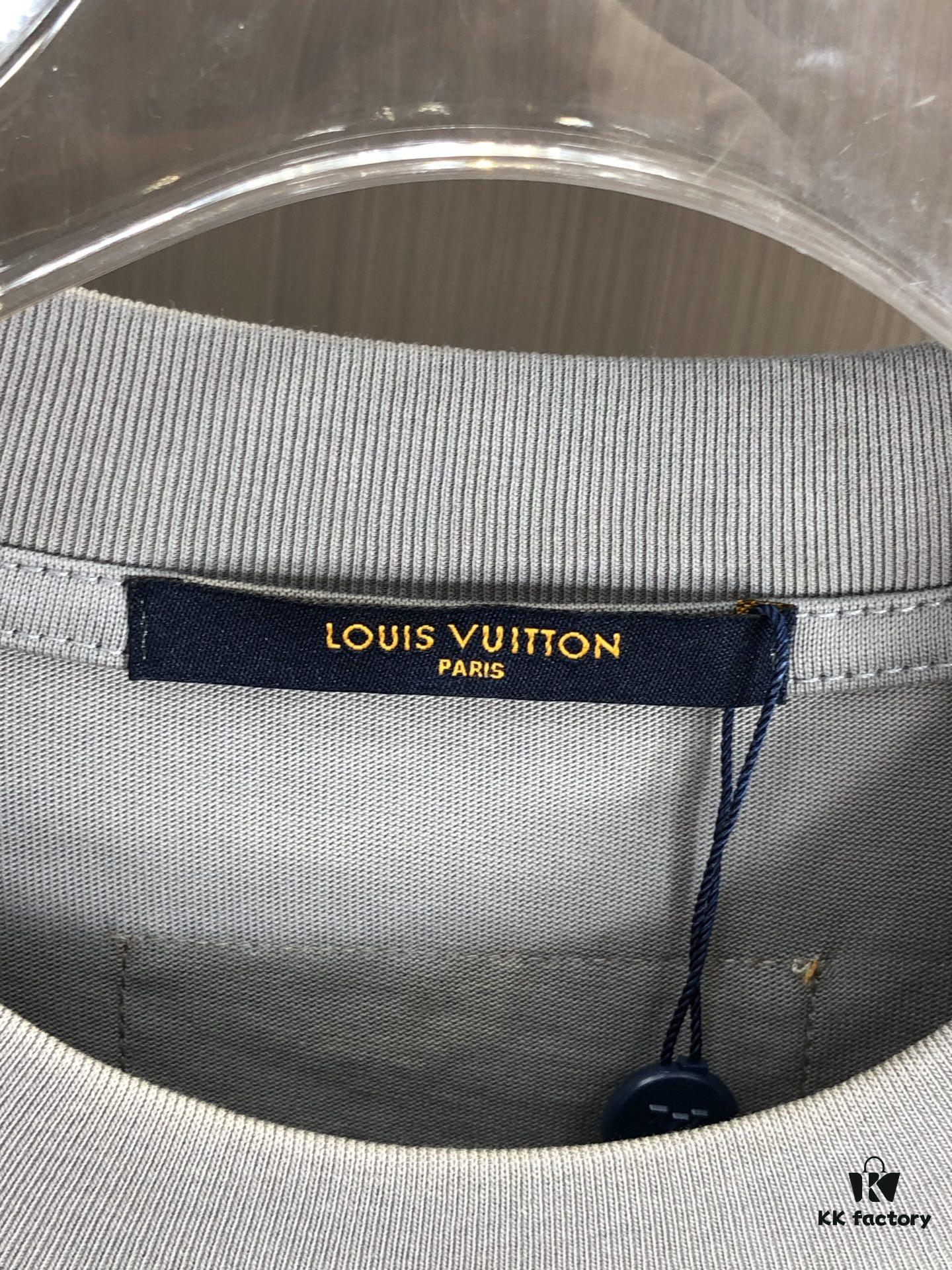 LV Louis Vuitton 2025 Spring/Summer New Arrival Round Neck Short Sleeve T-Shirt with Front Embroidery and Back Chain Stitch Design, Made from 320g Double-Layer Combed Cotton Fabric, Slightly Loose Fit, Soft and Substantial Fabric Texture, Unisex Style