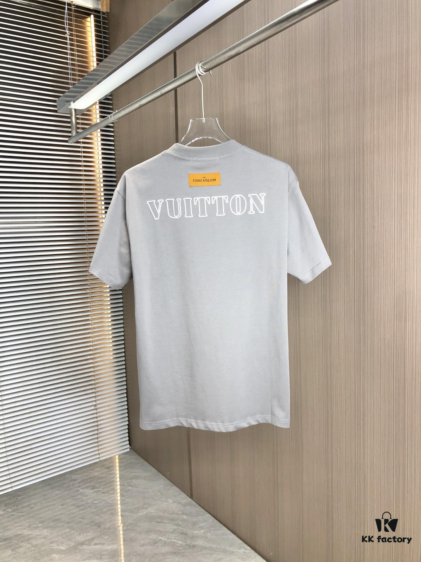 LV Louis Vuitton 2025 Spring/Summer New Arrival Round Neck Short Sleeve T-Shirt with Front Embroidery and Back Chain Stitch Design, Made from 320g Double-Layer Combed Cotton Fabric, Slightly Loose Fit, Soft and Substantial Fabric Texture, Unisex Style