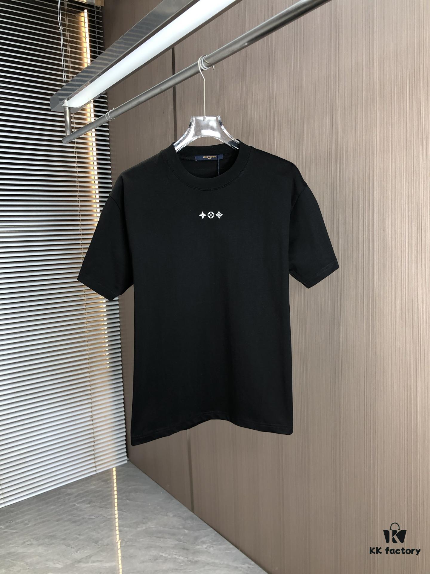 LV Louis Vuitton 2025 Spring/Summer New Arrival Round Neck Short Sleeve T-Shirt with Front Embroidery and Back Chain Stitch Design, Made from 320g Double-Layer Combed Cotton Fabric, Slightly Loose Fit, Soft and Substantial Fabric Texture, Unisex Style