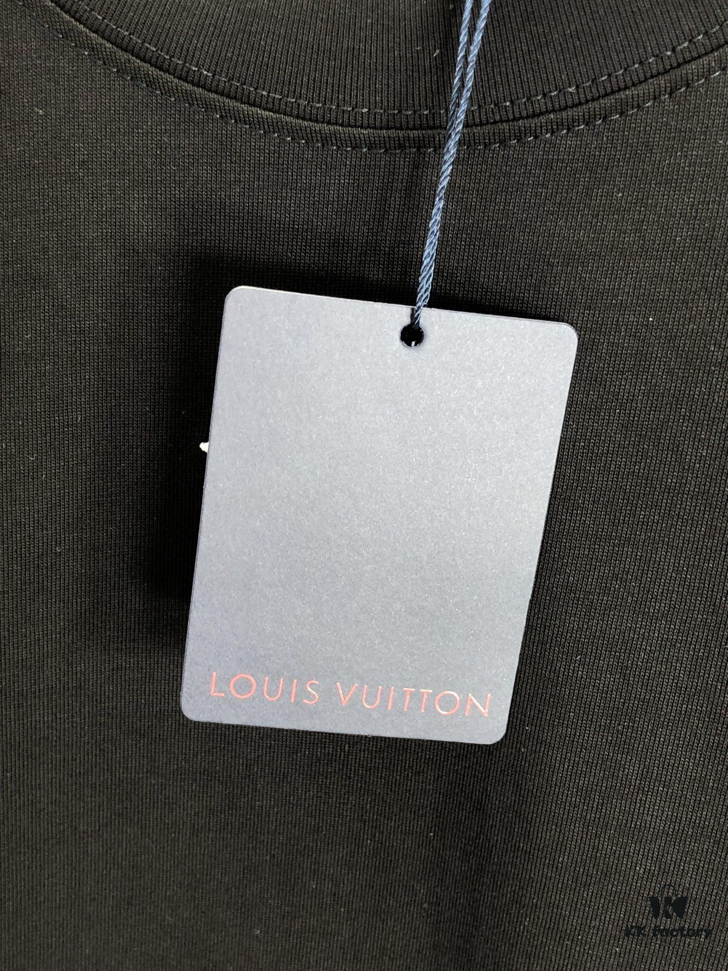 LV Louis Vuitton 2025 Spring/Summer New Arrival Round Neck Short Sleeve T-Shirt with Front Embroidery and Back Chain Stitch Design, Made from 320g Double-Layer Combed Cotton Fabric, Slightly Loose Fit, Soft and Substantial Fabric Texture, Unisex Style