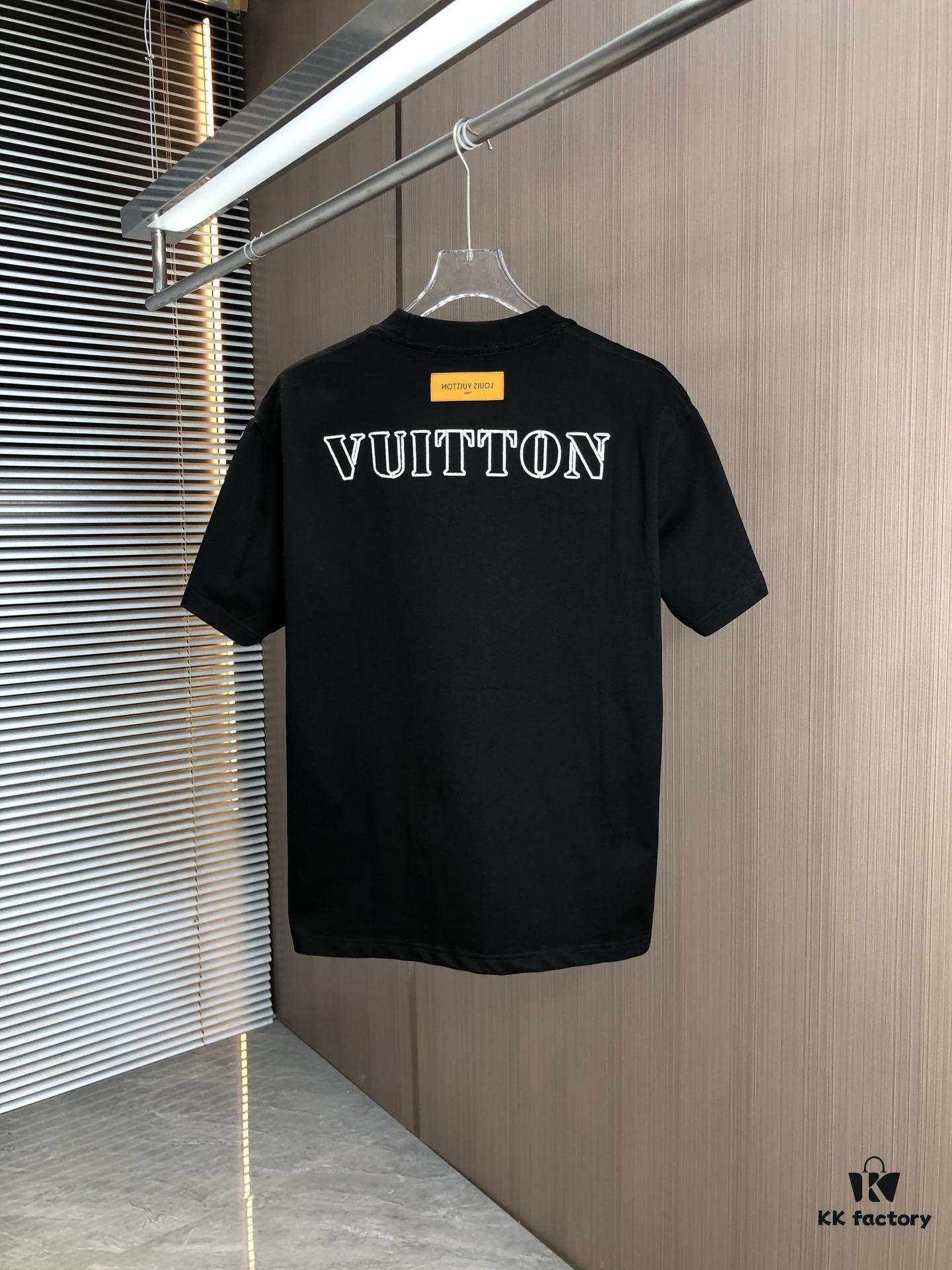 LV Louis Vuitton 2025 Spring/Summer New Arrival Round Neck Short Sleeve T-Shirt with Front Embroidery and Back Chain Stitch Design, Made from 320g Double-Layer Combed Cotton Fabric, Slightly Loose Fit, Soft and Substantial Fabric Texture, Unisex Style