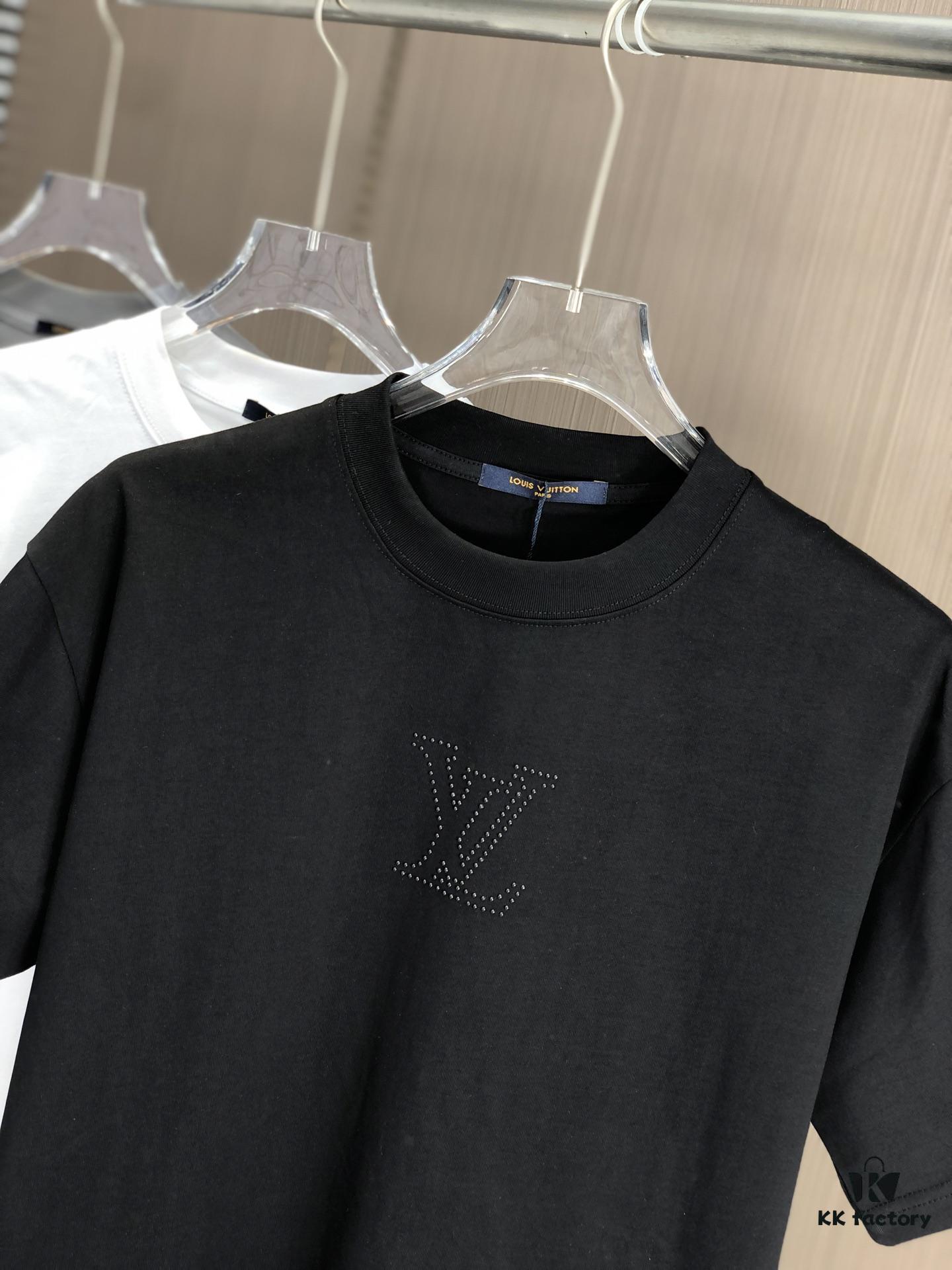 LV Louis Vuitton 2025 Spring/Summer New Arrival Round Neck Short Sleeve T-Shirt with Hot-Stone Embellishment and Engraved Pattern Technique, Made from High-Density 320g Double-Yarn Combed Cotton Fabric, Slightly Loose Fit, Soft and Substantial Fabric Texture, Unisex Design