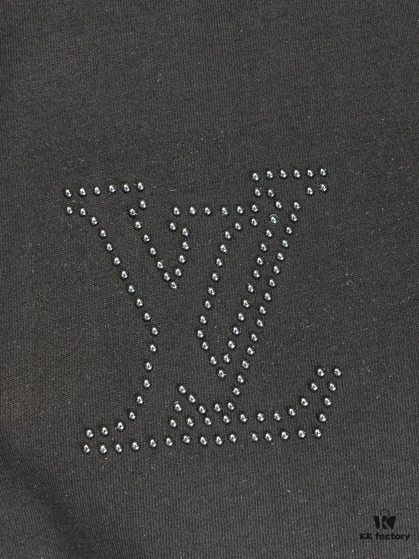 LV Louis Vuitton 2025 Spring/Summer New Arrival Round Neck Short Sleeve T-Shirt with Hot-Stone Embellishment and Engraved Pattern Technique, Made from High-Density 320g Double-Yarn Combed Cotton Fabric, Slightly Loose Fit, Soft and Substantial Fabric Texture, Unisex Design