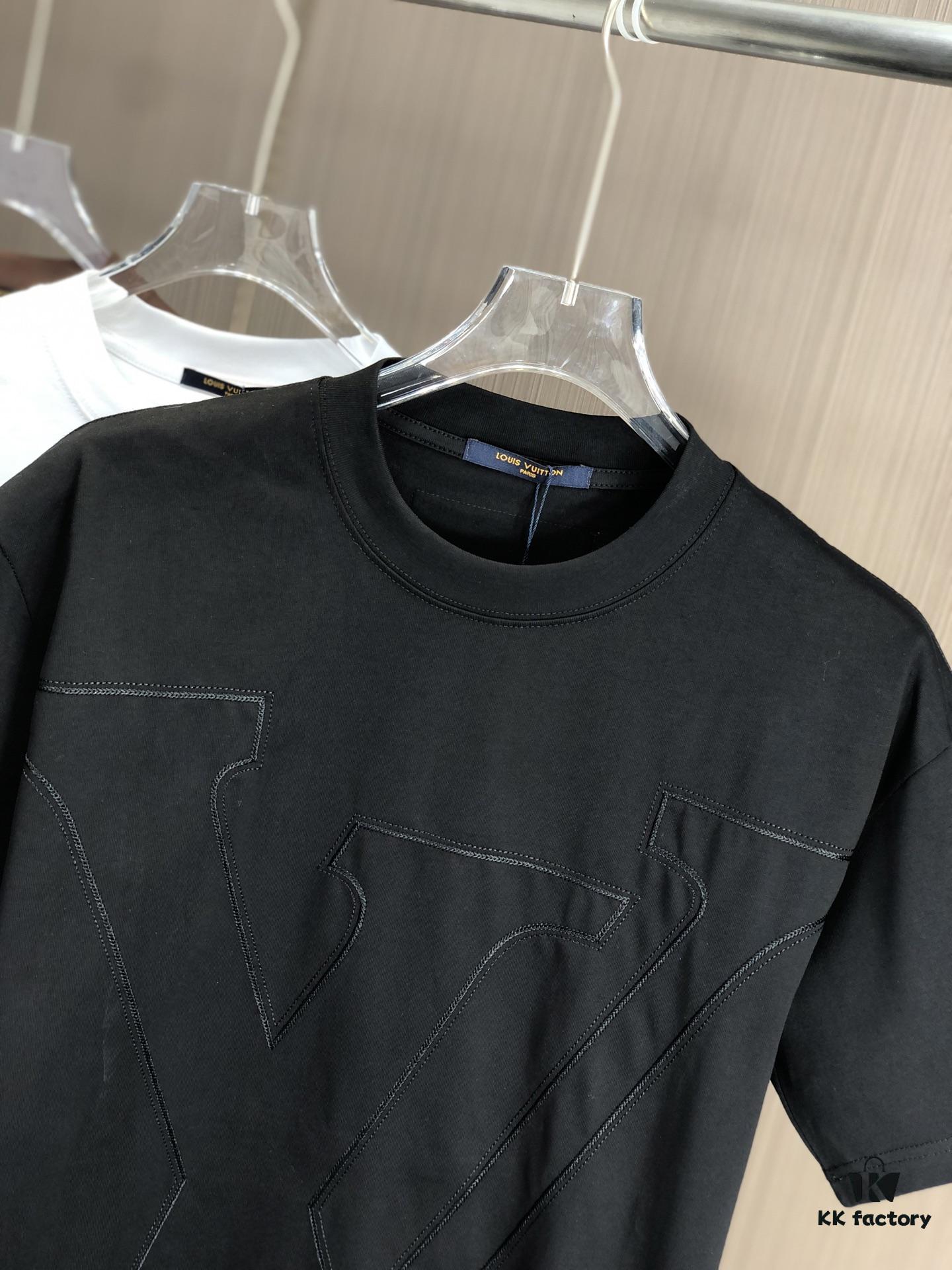 Louis Vuitton 2025 Spring/Summer New Arrival Round Neck Short Sleeve T-Shirt with Chain and Single-Needle Embroidery, Premium 320g Double-Combed Cotton Fabric, Slightly Loose Unisex Fit