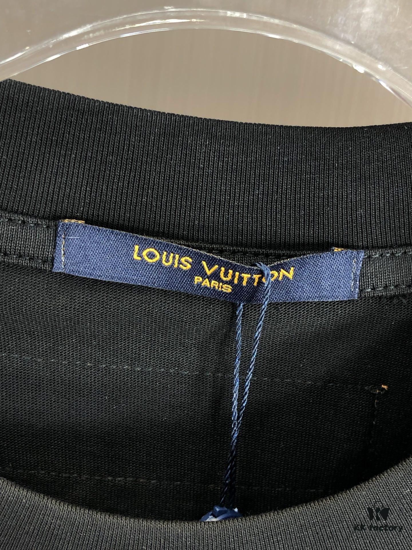 Louis Vuitton 2025 Spring/Summer New Arrival Round Neck Short Sleeve T-Shirt with Chain and Single-Needle Embroidery, Premium 320g Double-Combed Cotton Fabric, Slightly Loose Unisex Fit