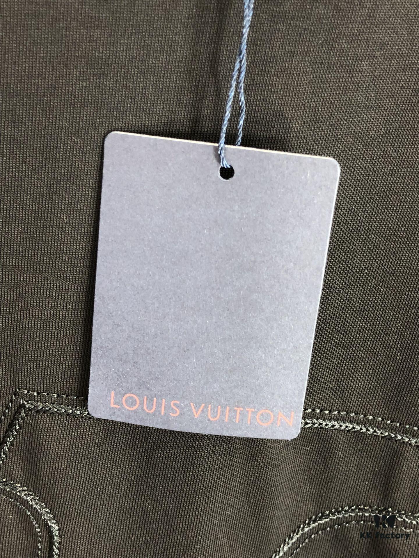 Louis Vuitton 2025 Spring/Summer New Arrival Round Neck Short Sleeve T-Shirt with Chain and Single-Needle Embroidery, Premium 320g Double-Combed Cotton Fabric, Slightly Loose Unisex Fit