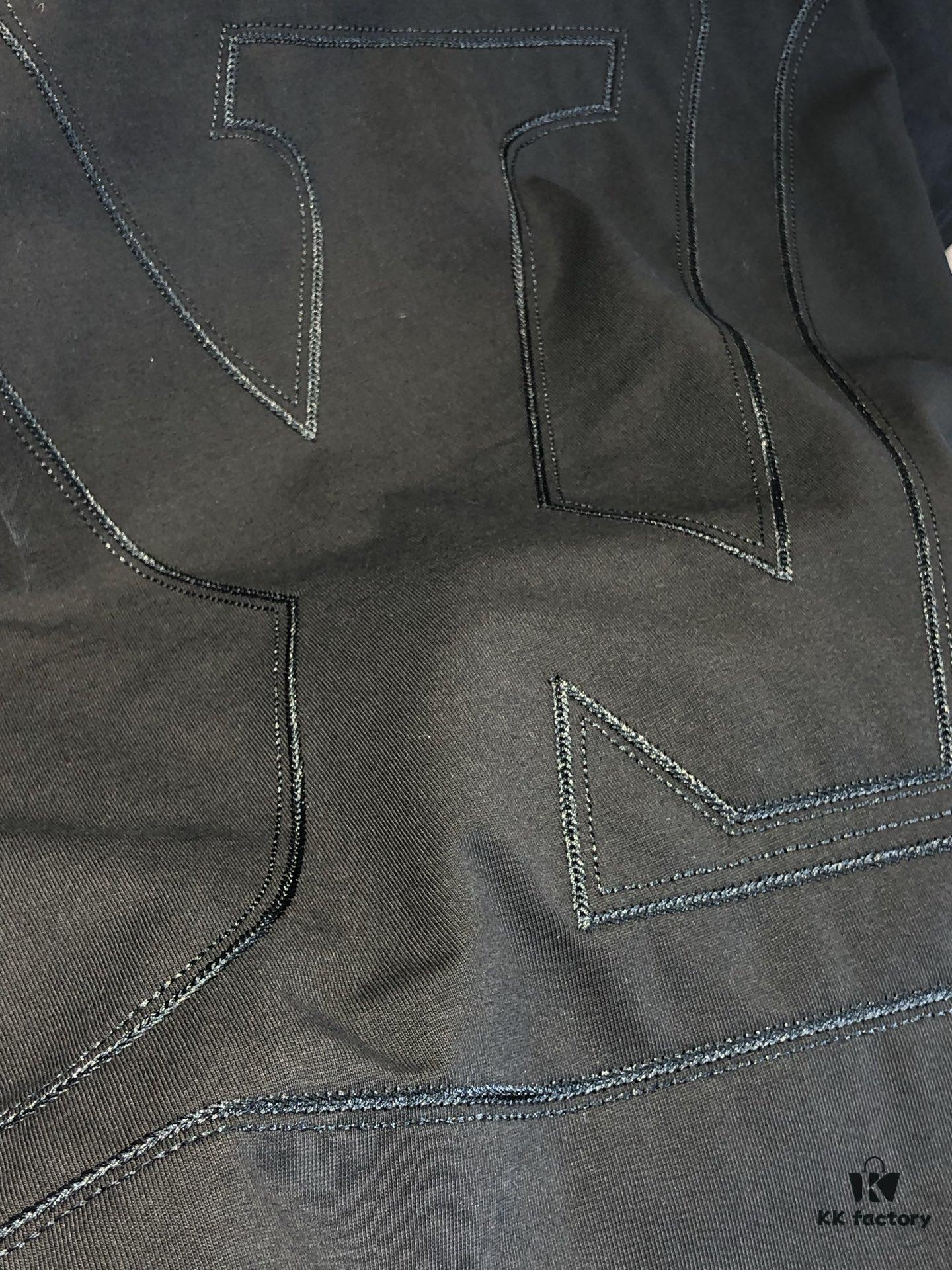 Louis Vuitton 2025 Spring/Summer New Arrival Round Neck Short Sleeve T-Shirt with Chain and Single-Needle Embroidery, Premium 320g Double-Combed Cotton Fabric, Slightly Loose Unisex Fit