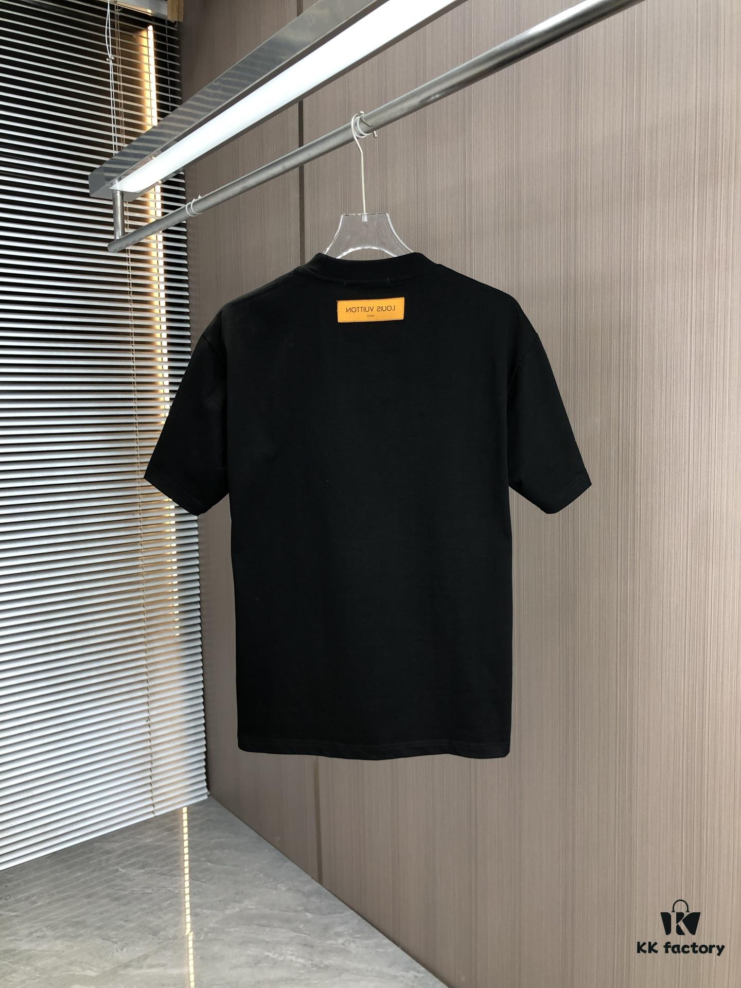 Louis Vuitton 2025 Spring/Summer New Arrival Round Neck Short Sleeve T-Shirt with Chain and Single-Needle Embroidery, Premium 320g Double-Combed Cotton Fabric, Slightly Loose Unisex Fit