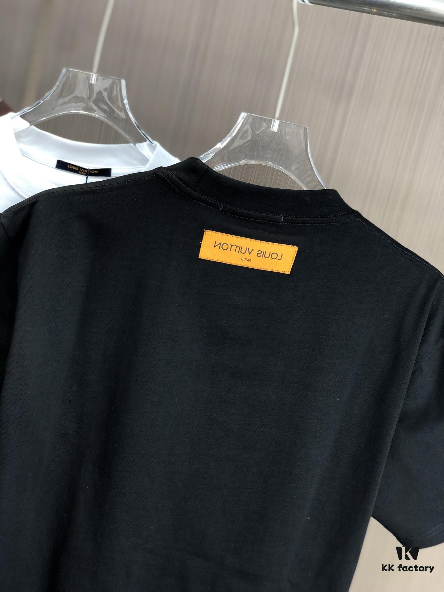 Louis Vuitton 2025 Spring/Summer New Arrival Round Neck Short Sleeve T-Shirt with Chain and Single-Needle Embroidery, Premium 320g Double-Combed Cotton Fabric, Slightly Loose Unisex Fit