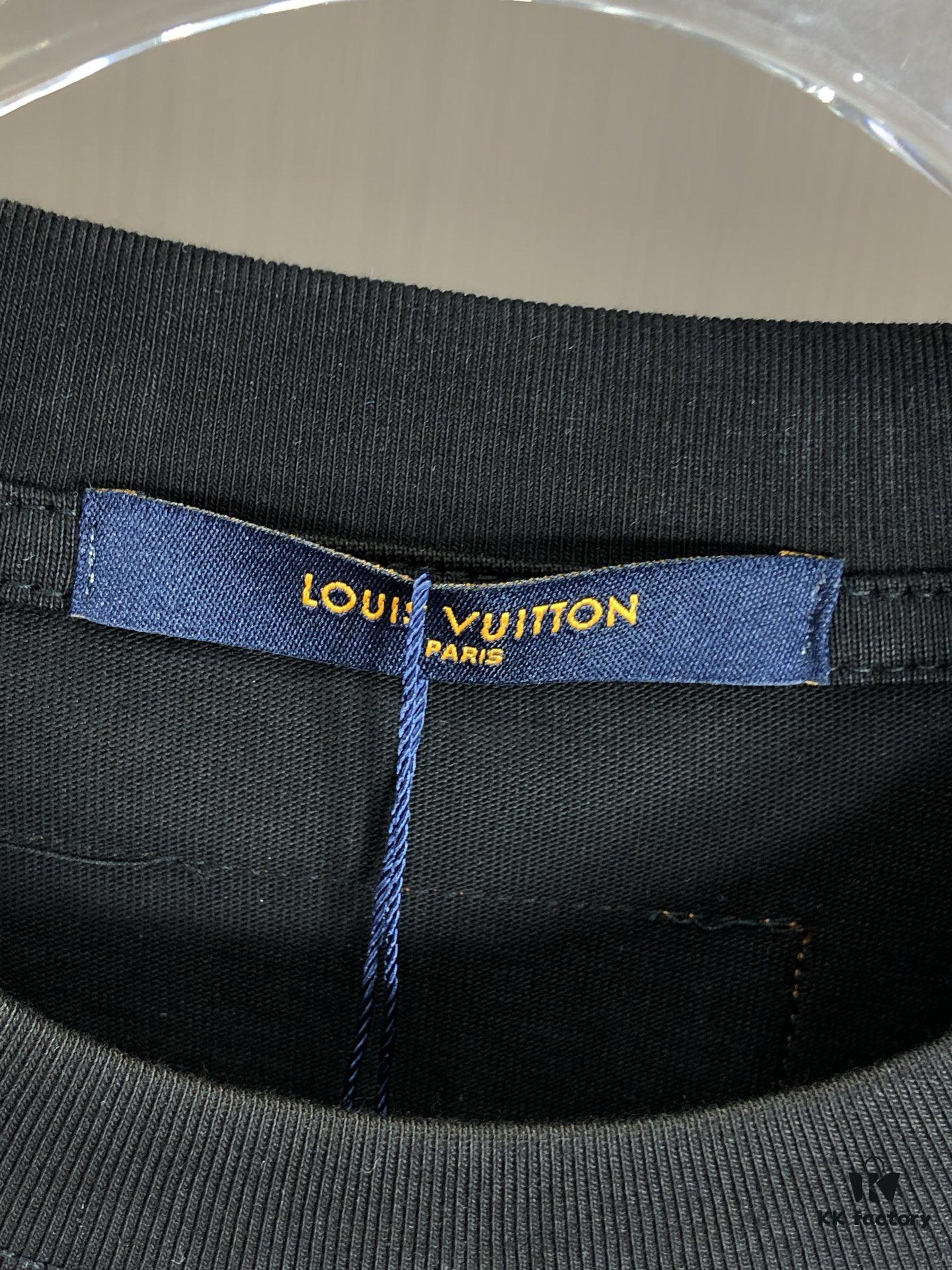 LV Louis Vuitton 2025 Spring/Summer New Arrival Round Neck Short Sleeve T-Shirt with Hand-Painted Print, Made from 320g Double-Combed Cotton Fabric, Slightly Loose Fit, Soft and Substantial Fabric Texture, Unisex Design