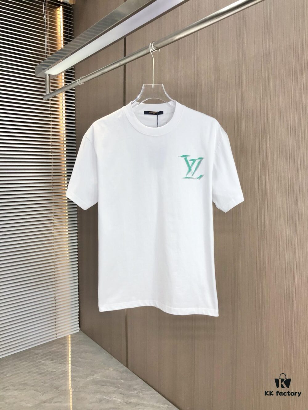 LV Louis Vuitton 2025 Spring-Summer New Arrival Round Neck Short Sleeve T-Shirt with Hand-Painted Print, Made from 320g Double-Layer Combed Cotton Fabric, Slightly Loose Fit, Soft and Substantial Fabric Texture, Unisex Design