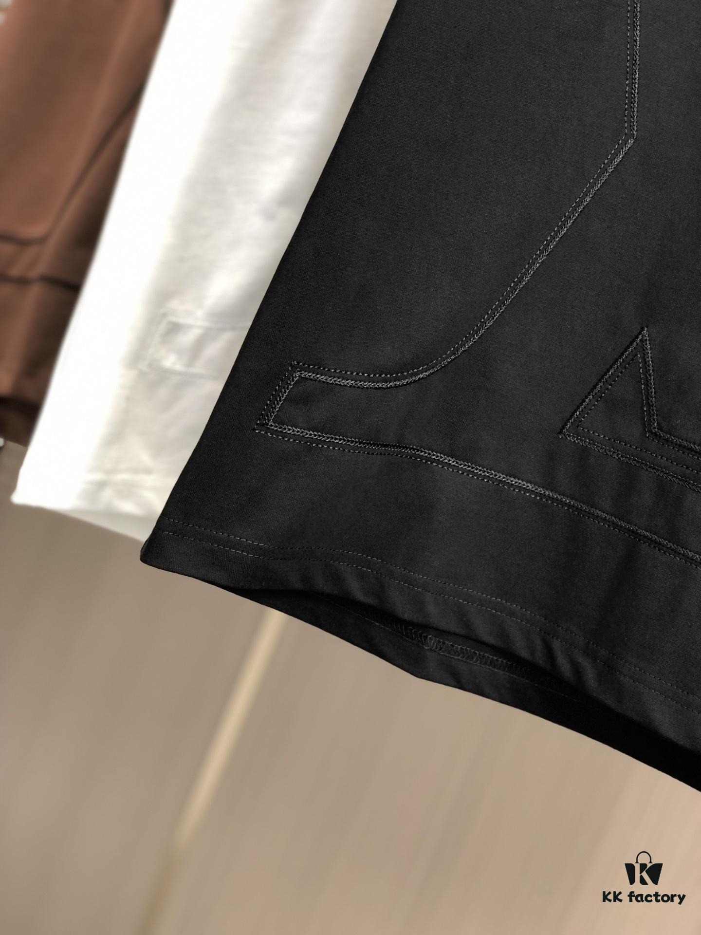 Louis Vuitton 2025 Spring/Summer New Arrival Round Neck Short Sleeve T-Shirt with Chain and Single-Needle Embroidery, Premium 320g Double-Combed Cotton Fabric, Slightly Loose Unisex Fit