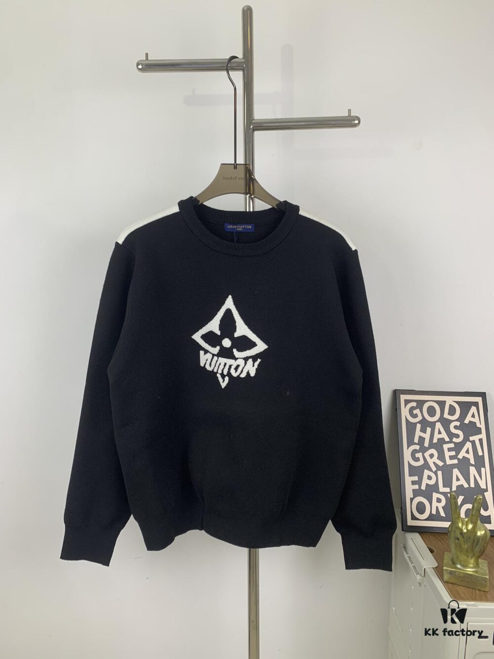 New Louis Vuitton LV Panda Color-Block Three-Leaf Grass Script Unisex Casual Round-Neck Sweater