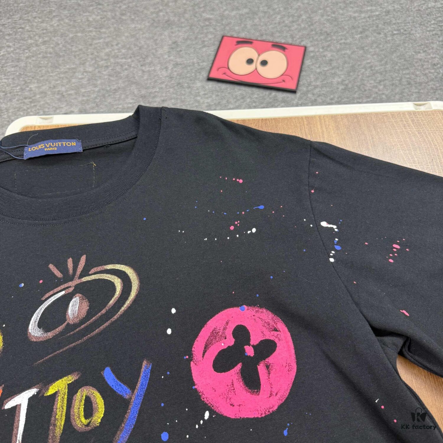 New LV Louis Vuitton 2024 Graffiti Print Short Sleeve T-Shirt, Premium 260g 32s Double Yarn Fabric, Soft and Comfortable Unisex Design, Stylish and Versatile