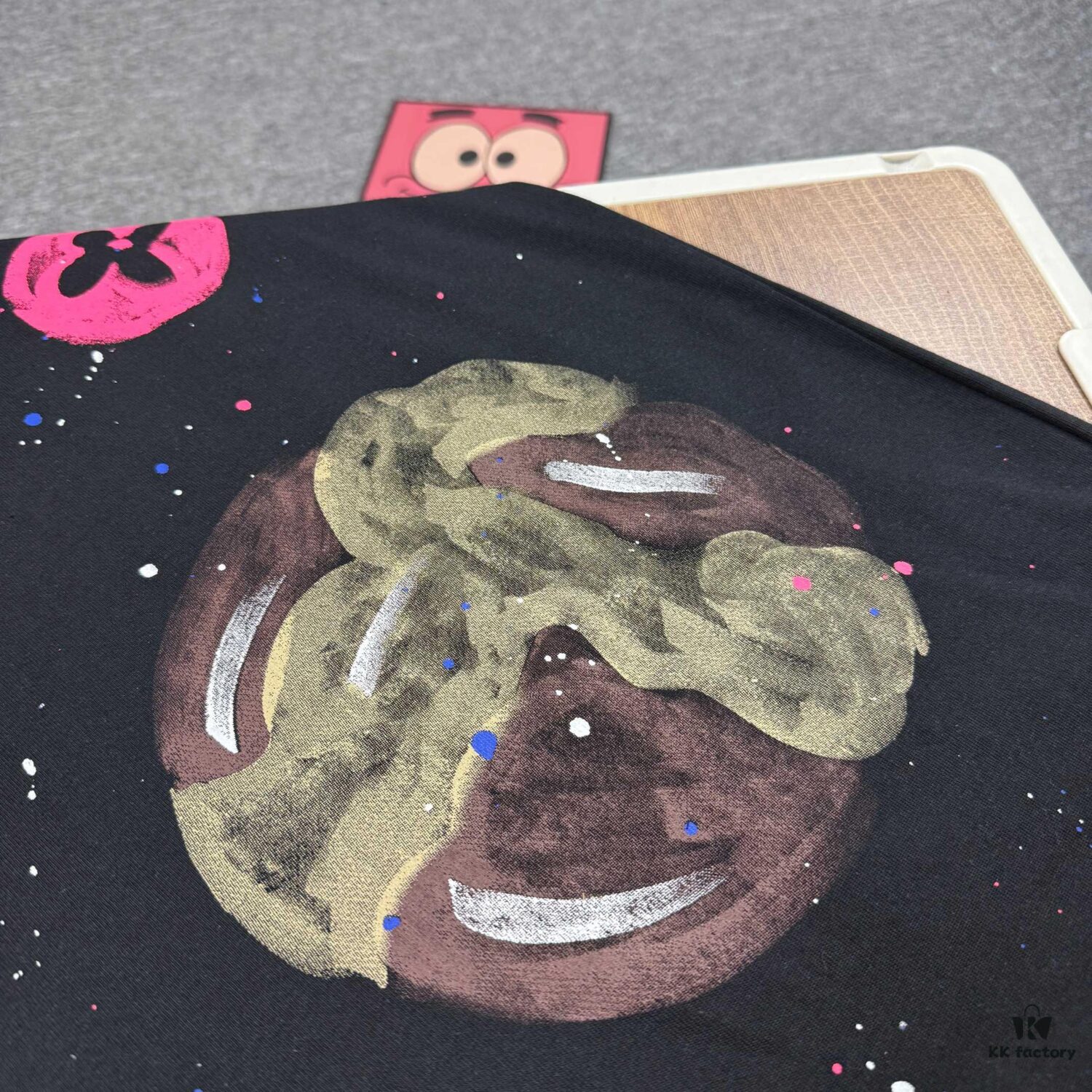 New LV Louis Vuitton 2024 Graffiti Print Short Sleeve T-Shirt, Premium 260g 32s Double Yarn Fabric, Soft and Comfortable Unisex Design, Stylish and Versatile