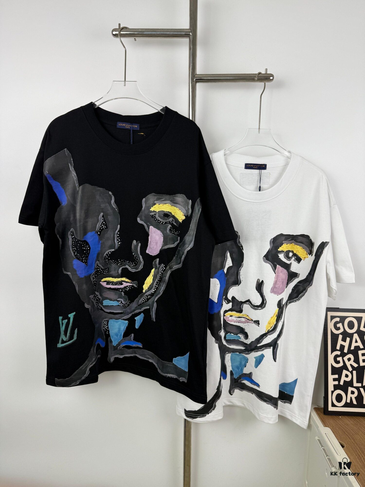 New LV Louis Vuitton 2024 Graffiti Print Short Sleeve T-Shirt, Premium 260g 32s Double Yarn Fabric, Ultra Soft and Comfortable Unisex Tee