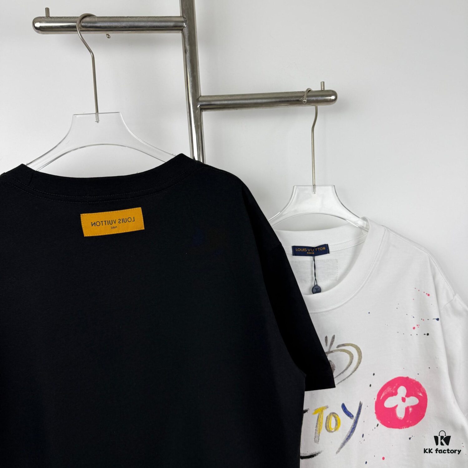 New LV Louis Vuitton 2024 Graffiti Print Short Sleeve T-Shirt, Premium 260g 32s Double Yarn Fabric, Soft and Comfortable Unisex Design, Stylish and Versatile