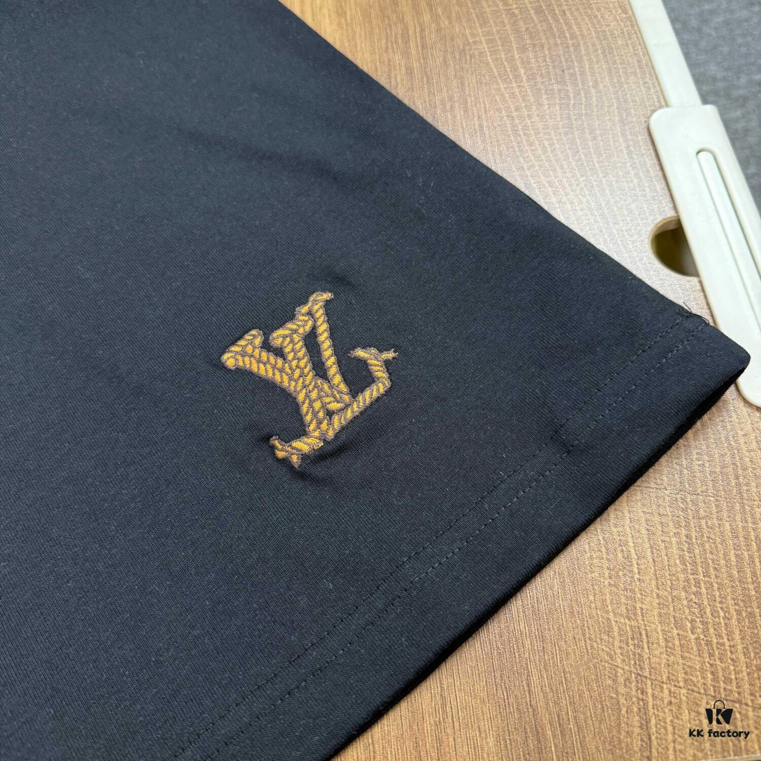 New Arrival LOUIS VUITTON Western Cowboy Style Fully Embroidered Short Sleeve T-Shirt, High-Density Imported 270g Fabric, High-Temperature Dyeing and Post-Setting Treatment! Complete Triple Labeling