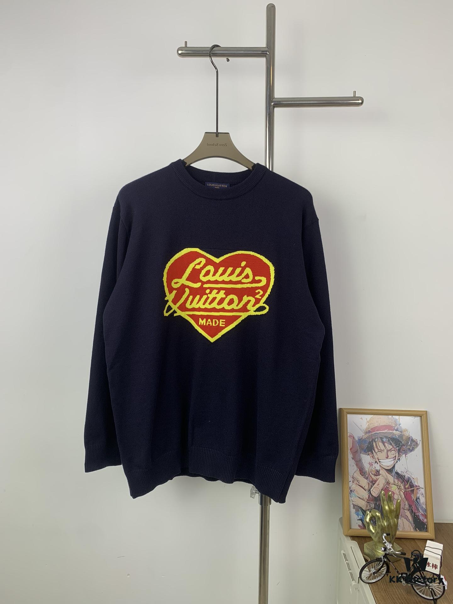 New LV Navy Blue Heart Sweater with 15% Wool, Soft and Comfortable for Direct Wear, High-Quality Version, Warm and Premium Texture