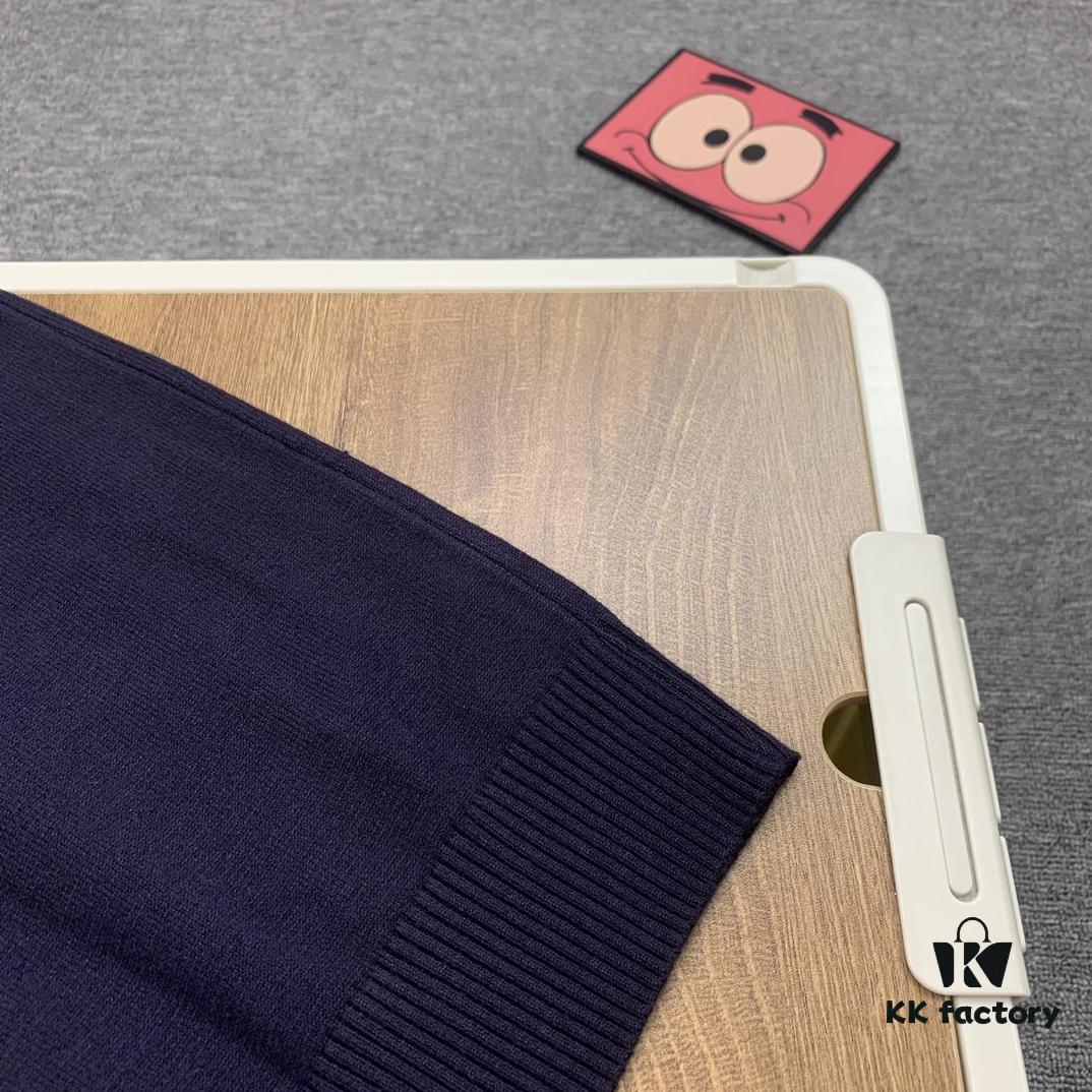 New LV Navy Blue Heart Sweater with 15% Wool, Soft and Comfortable for Direct Wear, High-Quality Version, Warm and Premium Texture