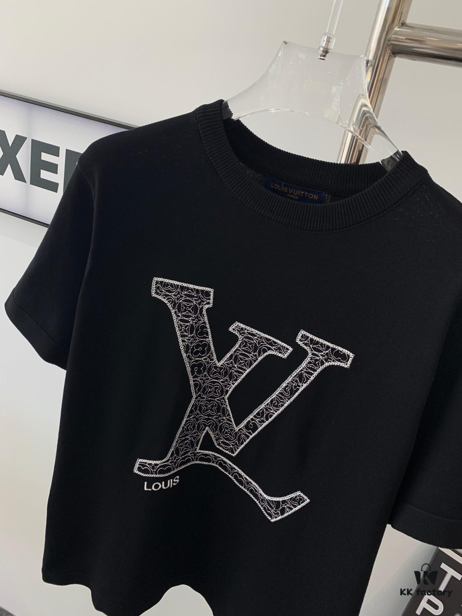 New Louis Vuitton Embroidered Logo Short Sleeve T-Shirt with Knitted Collar, Unisex Oversized Fit