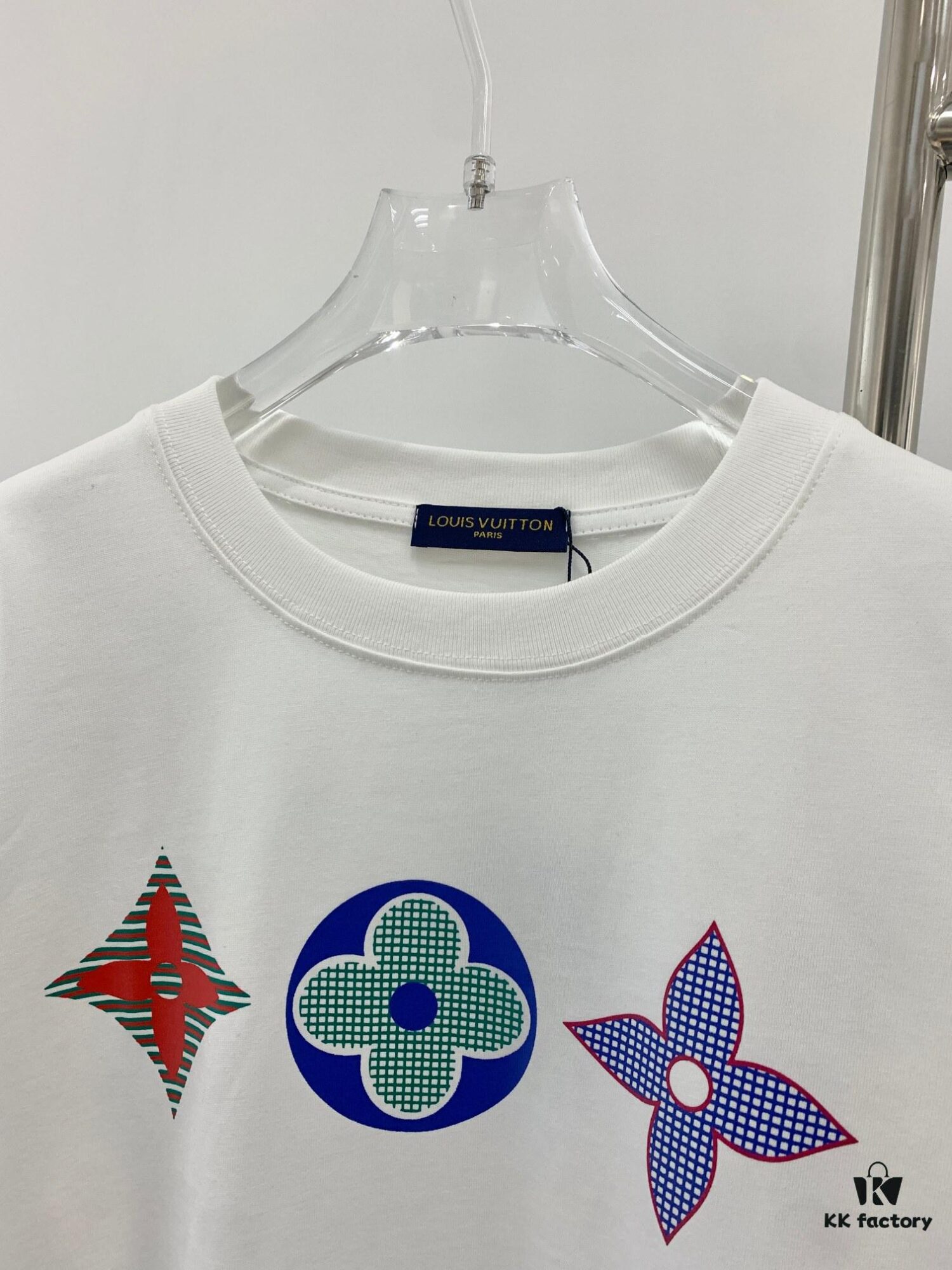 New Arrival LOUIS VUITTON LV Chest Tricolor Flower Logo Printed Short Sleeve T-Shirt