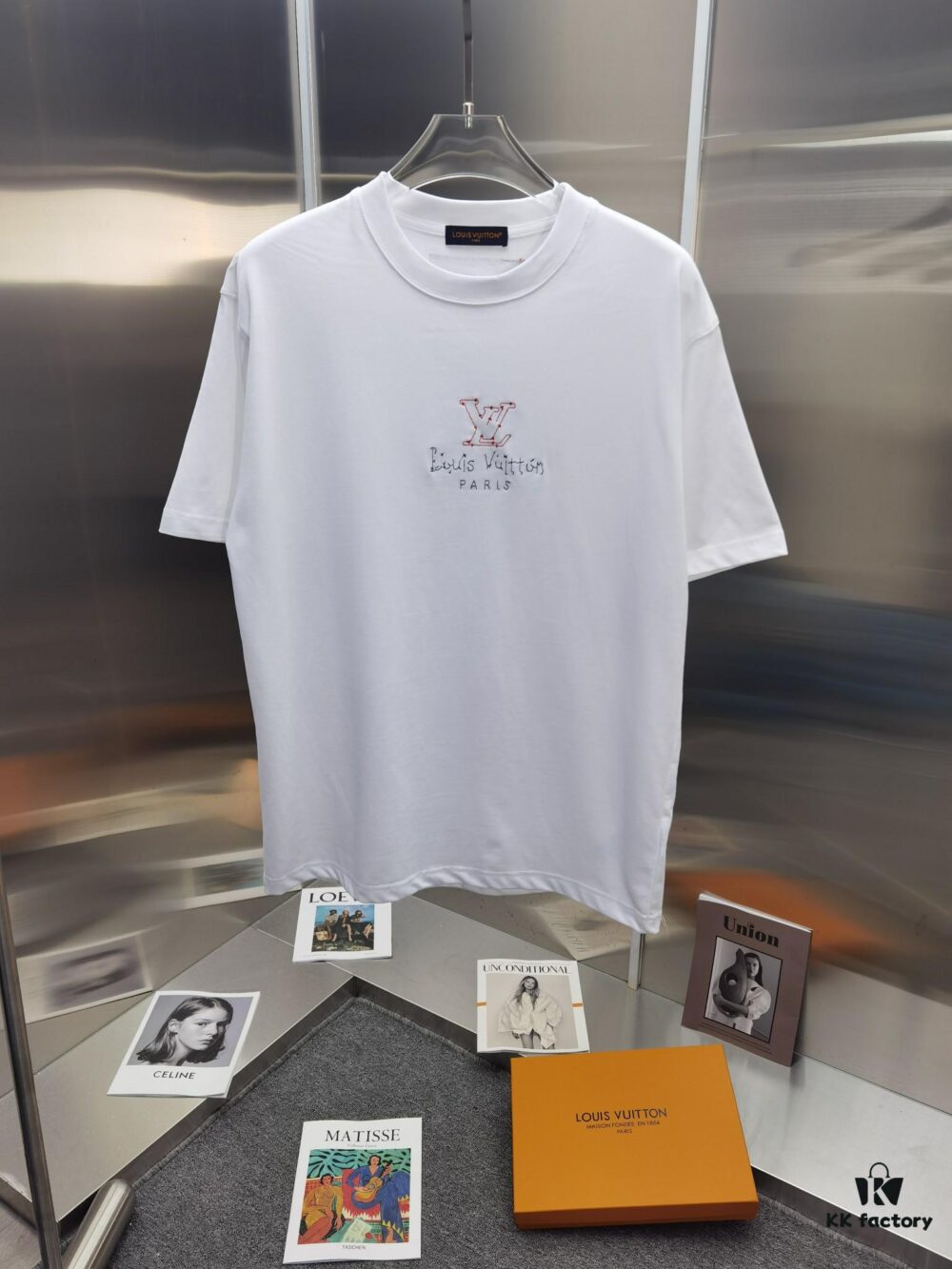 Louis 1V (Embroidered Premium Version, Distinct from Standard Stock) Short Sleeve T-Shirt