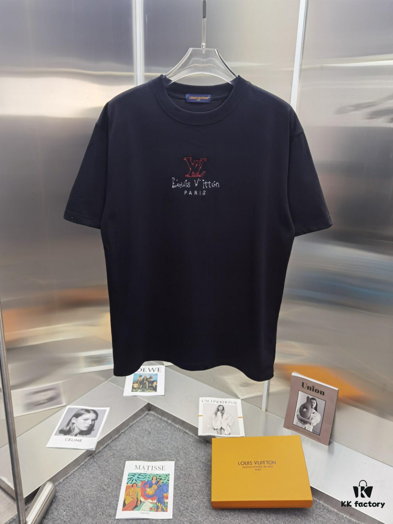 Louis 1V (Embroidered Premium Version, Distinct from Standard)