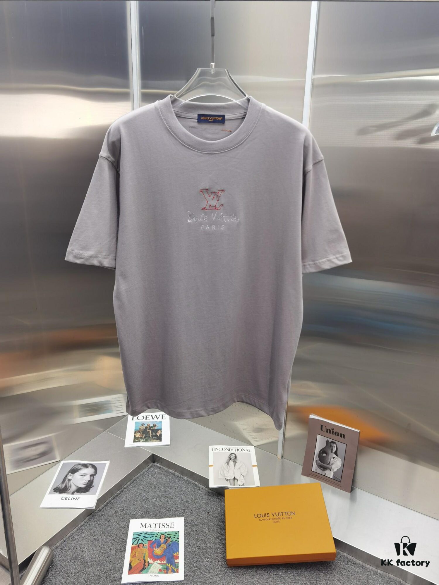 Louis 1V (Embroidered Premium Version, Distinct from Standard Stock) Short Sleeve T-Shirt