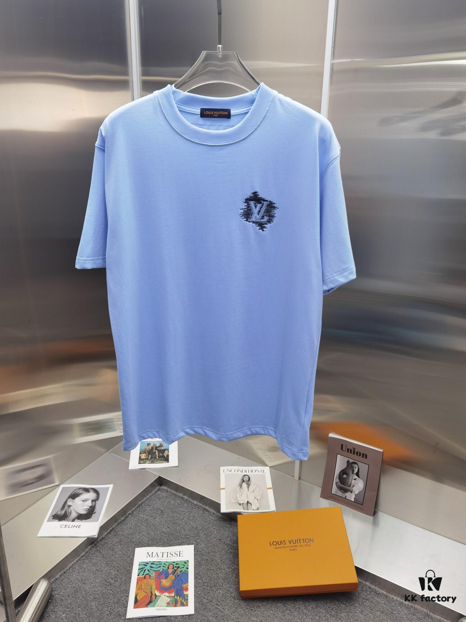 Louis 1V (Embroidered Premium Version, Distinct from Standard)