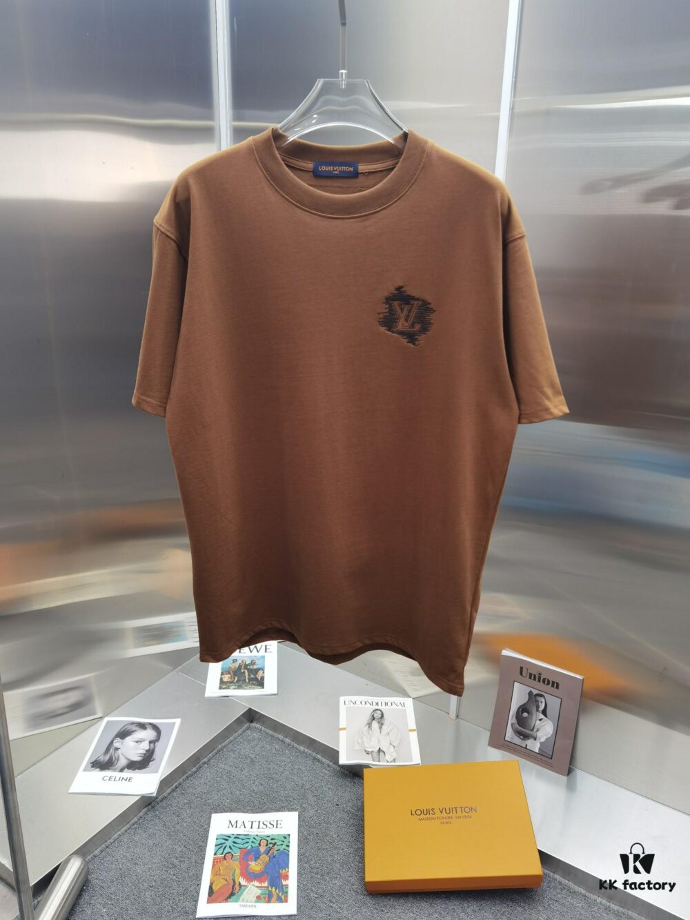 Louis 1V (Embroidered Premium Version, Distinct from Standard Stock) Short Sleeve T-Shirt