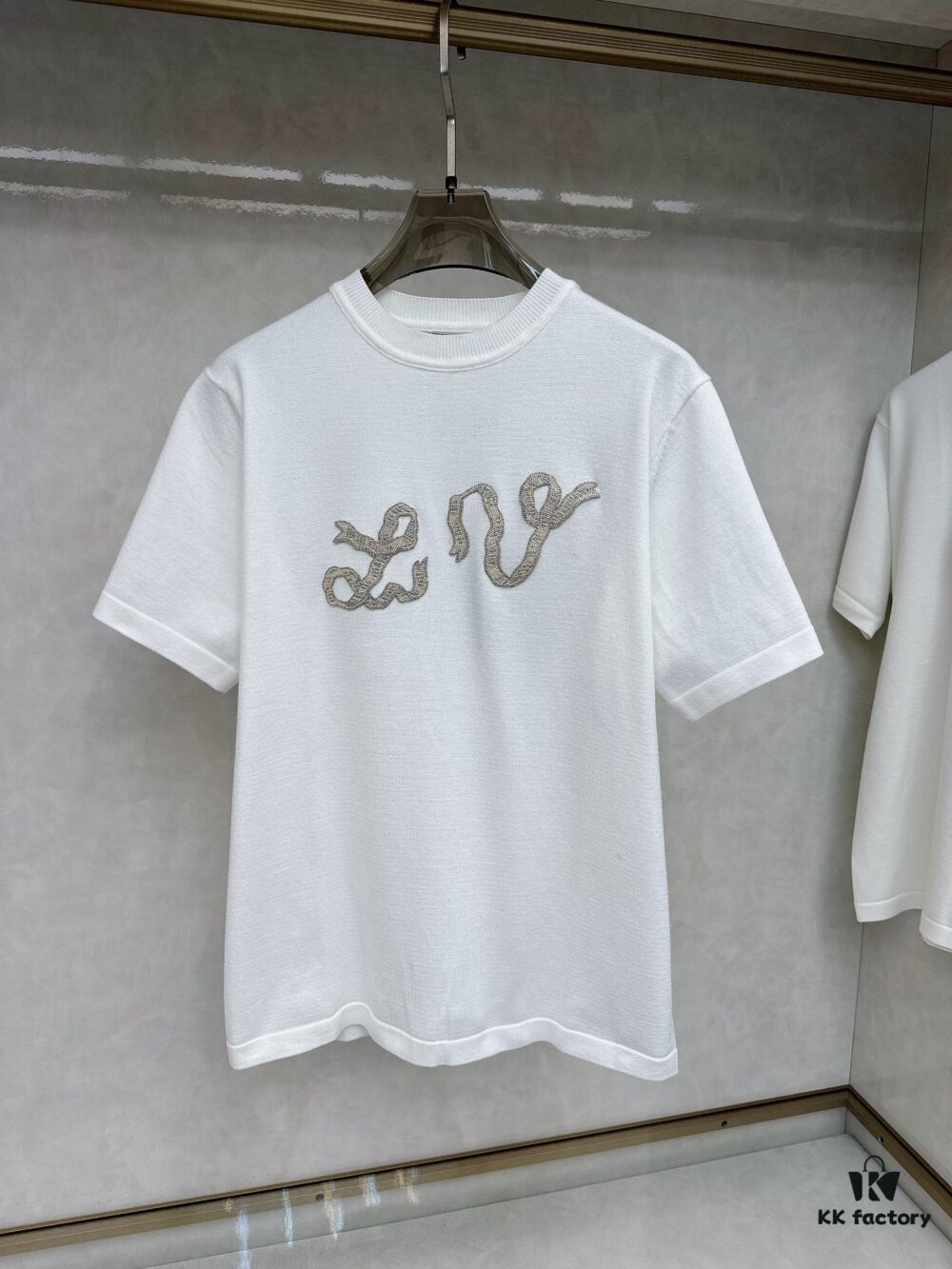 LV 2025SS New Arrival Short Sleeve T-Shirt, Fashionable and Stylish, Minimalist Versatile Design