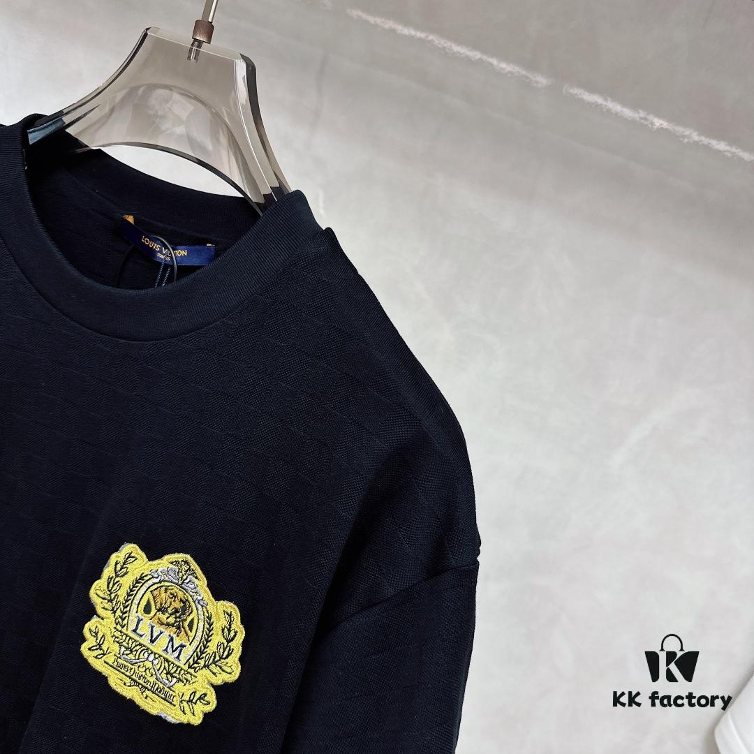 LV 2025 SS New Arrival Short Sleeve T-Shirt, Fashionable and Stylish, Minimalist Versatile Design