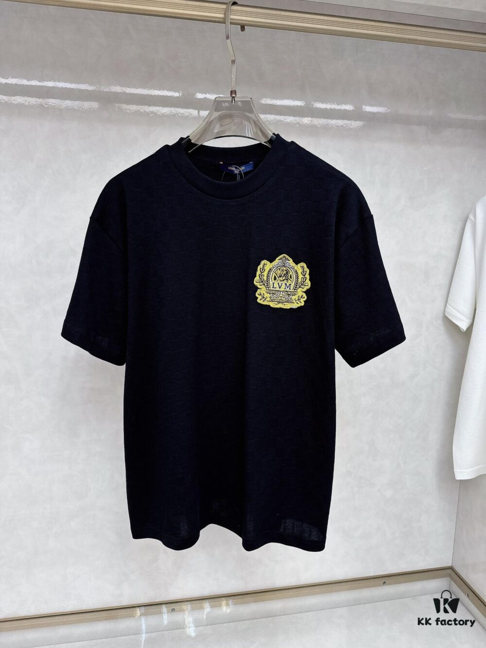 LV 2025 SS New Arrival Short Sleeve T-Shirt, Fashionable and Stylish, Minimalist Versatile Design