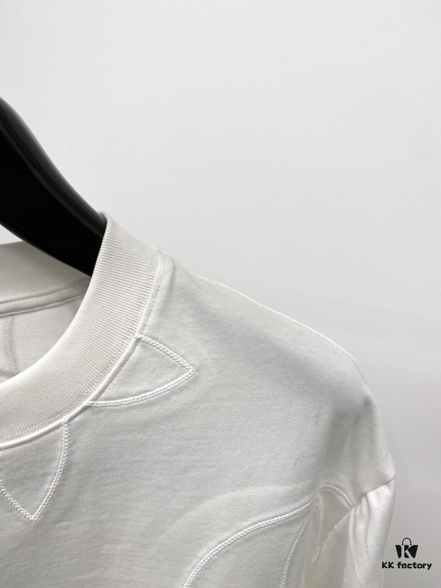 Louis Vuitton 2025 Newest Short-Sleeve T-Shirt, Stylish and Fashionable, Top-Quality Digital Positioning Embroidered Logo, Simple and Versatile Design