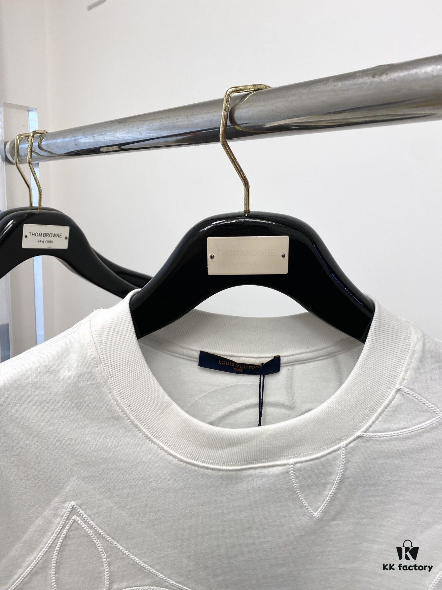 Louis Vuitton 2025 Newest Short-Sleeve T-Shirt, Stylish and Fashionable, Top-Quality Digital Positioning Embroidered Logo, Simple and Versatile Design