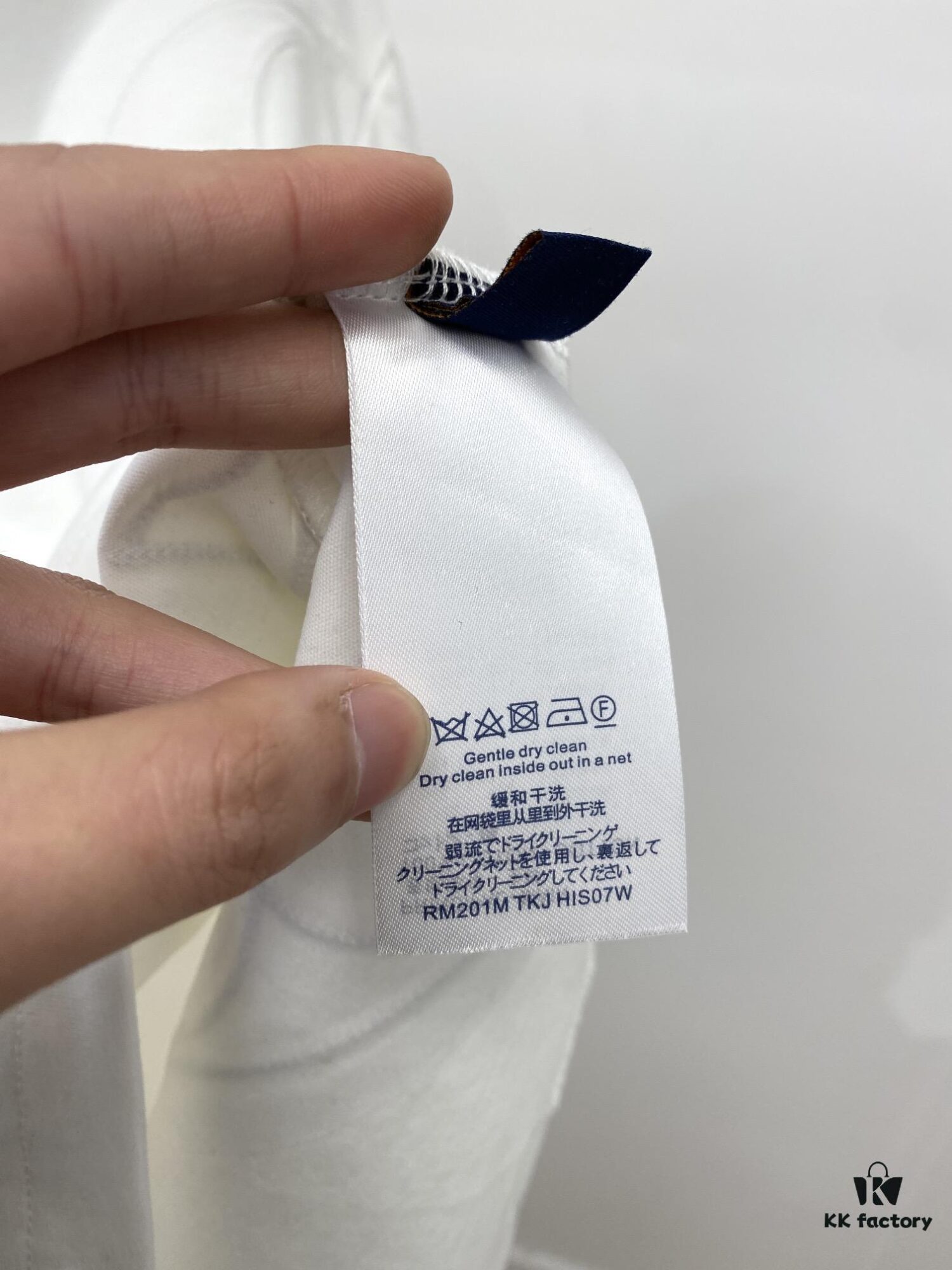 Louis Vuitton 2025 Newest Short-Sleeve T-Shirt, Stylish and Fashionable, Top-Quality Digital Positioning Embroidered Logo, Simple and Versatile Design