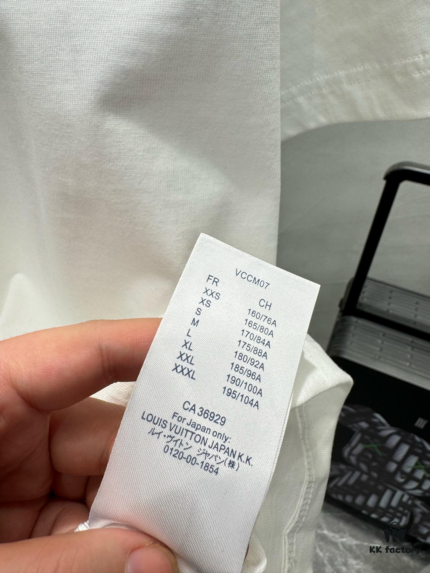 LVPAI 25SS New Round Neck T-Shirt! Must-Have for Fashion Enthusiasts! Colorful Embroidered Letters, Classic Colors Combine for Stylish and Trendy Look. Youthful and Energetic Overall Appearance! Crafted from 280g Cotton, Offers Exceptional Comfort in Wear and Touch, With Fine and Textured Hand Feel!