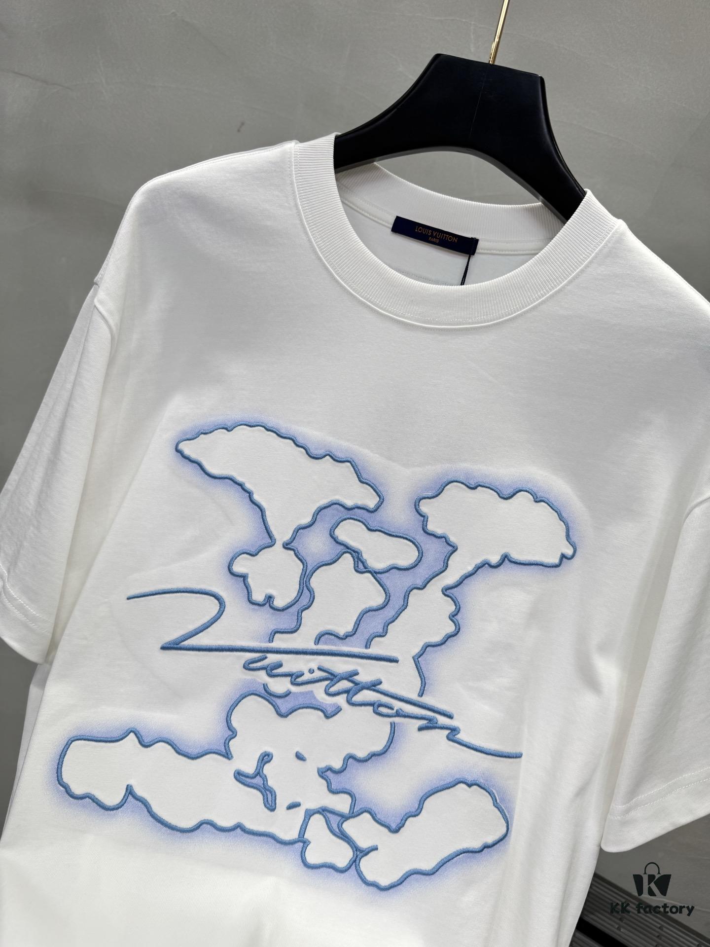 1V 25SS Spring New Arrival T-Shirt! 260g High-Density Cloud-Embroidered Cotton Fabric, Comfortable Wear. Minimalist Design, Fashionable and Trendy. Slightly Oversized Fit for Casual Comfort, Suitable for Various Occasions. Whether Shopping, Gathering with Friends or Relaxing, This T-Shirt Adds Style and Personality to Your Look.