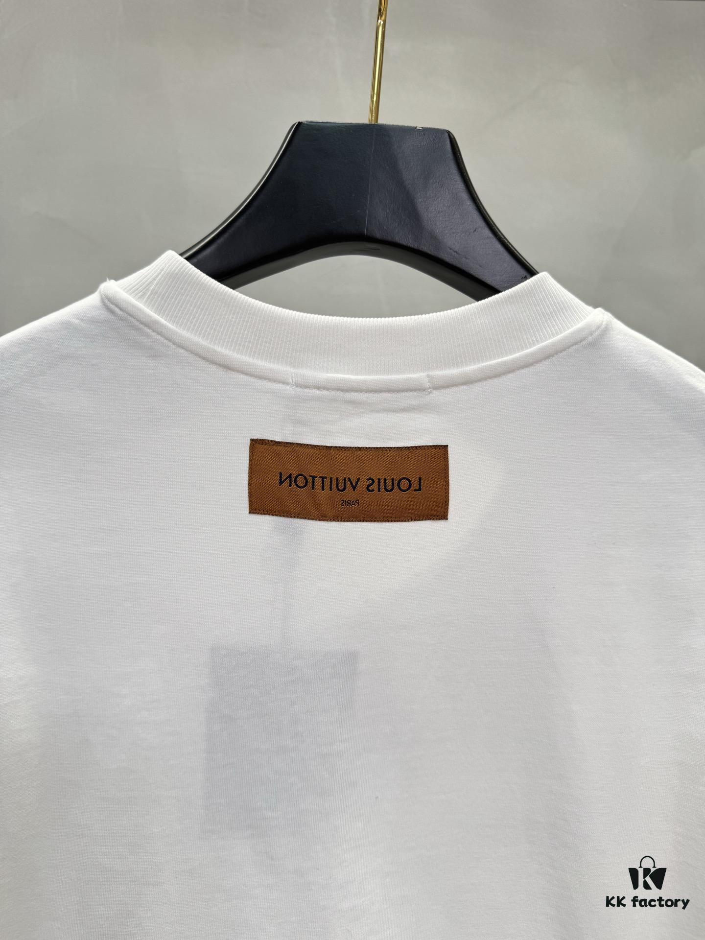 1V 25SS Spring New Arrival T-Shirt! 260g High-Density Cloud-Embroidered Cotton Fabric, Comfortable Wear. Minimalist Design, Fashionable and Trendy. Slightly Oversized Fit for Casual Comfort, Suitable for Various Occasions. Whether Shopping, Gathering with Friends or Relaxing, This T-Shirt Adds Style and Personality to Your Look.