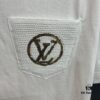 LV Louis Vuitton Spring/Summer 2025 New Arrival Classic T-Shirt! Made from 26g high-density pure cotton fabric for exceptional comfort. Features a minimalist, stylish design with a slightly loose fit, offering a relaxed and versatile silhouette perfect for various occasions. Ideal for shopping, gatherings, or casual outings, this T-shirt adds a touch of fashion and individuality to your look.
