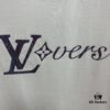 Louis Vuitton LV 25SS Spring/Summer Classic New Arrival T-Shirt! 260g High-Grammage Cotton Fabric, Comfortable Wear. Minimalist Design, Fashionable and Trendy. Slightly Relaxed Fit for Casual Comfort, Suitable for Various Occasions. Whether Shopping, Social Gatherings or Leisure Time, This T-Shirt Adds Style and Personality to Your Look.