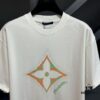 LV Louis Vuitton Spring/Summer 2025 New Arrival Classic T-Shirt! Made from 26g high GSM pure cotton fabric for exceptional comfort. Features a minimalist, stylish design with a slightly loose fit, offering a relaxed and versatile silhouette perfect for any occasion. Ideal for shopping, gatherings, or casual outings, this T-shirt adds a touch of fashion and individuality to your look.
