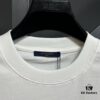 LV Louis Vuitton Spring/Summer 2025 New Arrival Classic T-Shirt! 260g High-Grammage Pure Cotton Fabric for Comfortable Wear. Minimalist Design, Fashion-Forward and Trendy. Slightly Relaxed Fit for Casual Comfort, Suitable for Various Occasions. Whether Shopping, Gathering with Friends, or Relaxing, This T-Shirt Adds a Touch of Style and Individuality to Your Look.