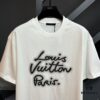 Louis Vuitton LV 25SS Spring Collection Classic New Arrival T-Shirt! 260g High-Grammage Pure Cotton Fabric, Comfortable Wear. Minimalist Design, Stylish and Trendy. Slightly Oversized Fit for a Relaxed, Casual Look, Perfect for Various Occasions. Whether Shopping, Socializing, or Enjoying Leisure Time, This T-Shirt Adds a Touch of Fashion and Individuality.