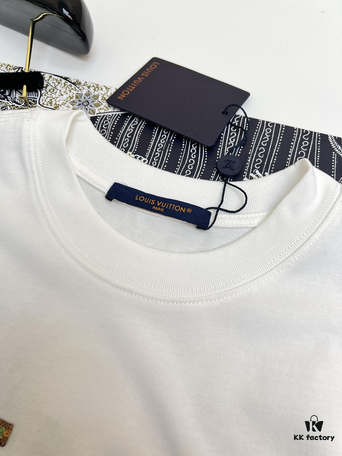 LV 25SS Spring/Summer T-Shirt! Black and White Printed Crew Neck Short Sleeve Tee!