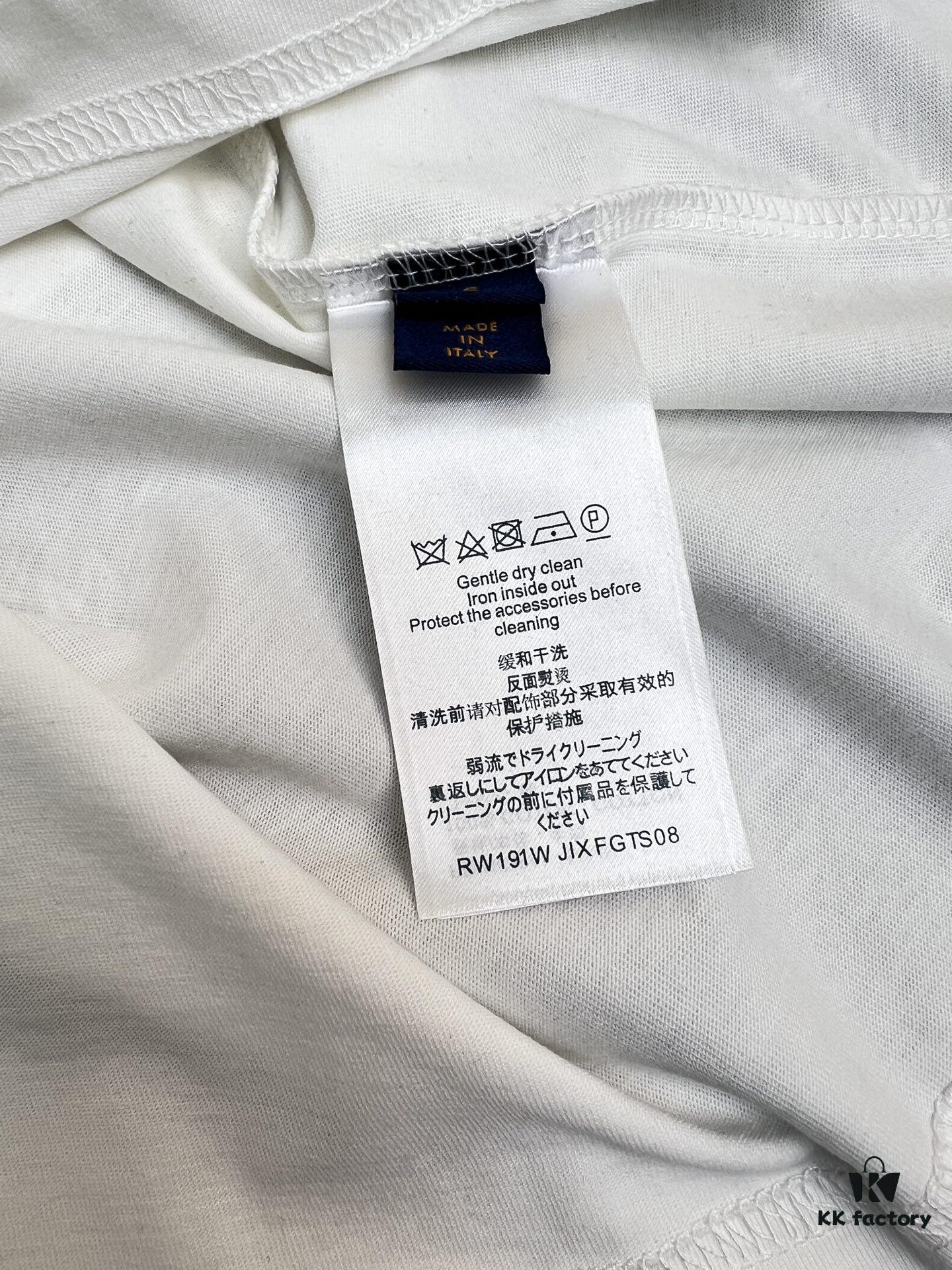 LV 25SS Spring/Summer T-Shirt! Black and White Printed Crew Neck Short Sleeve Tee!