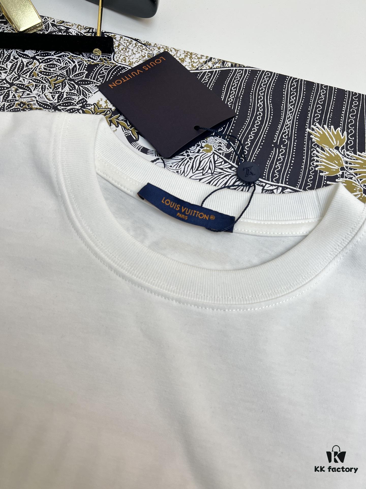 High-Quality LV 25SS Classic Color T-Shirt New Arrival! This vibrant and youthful design is full of energy, featuring the latest season's signature bear series. Crafted with premium 280g 100% cotton fabric and advanced printing technology for a highly dimensional color transition. Ideal for spring and summer, perfectly matches jeans, chinos, or shorts — a must-have wardrobe staple.