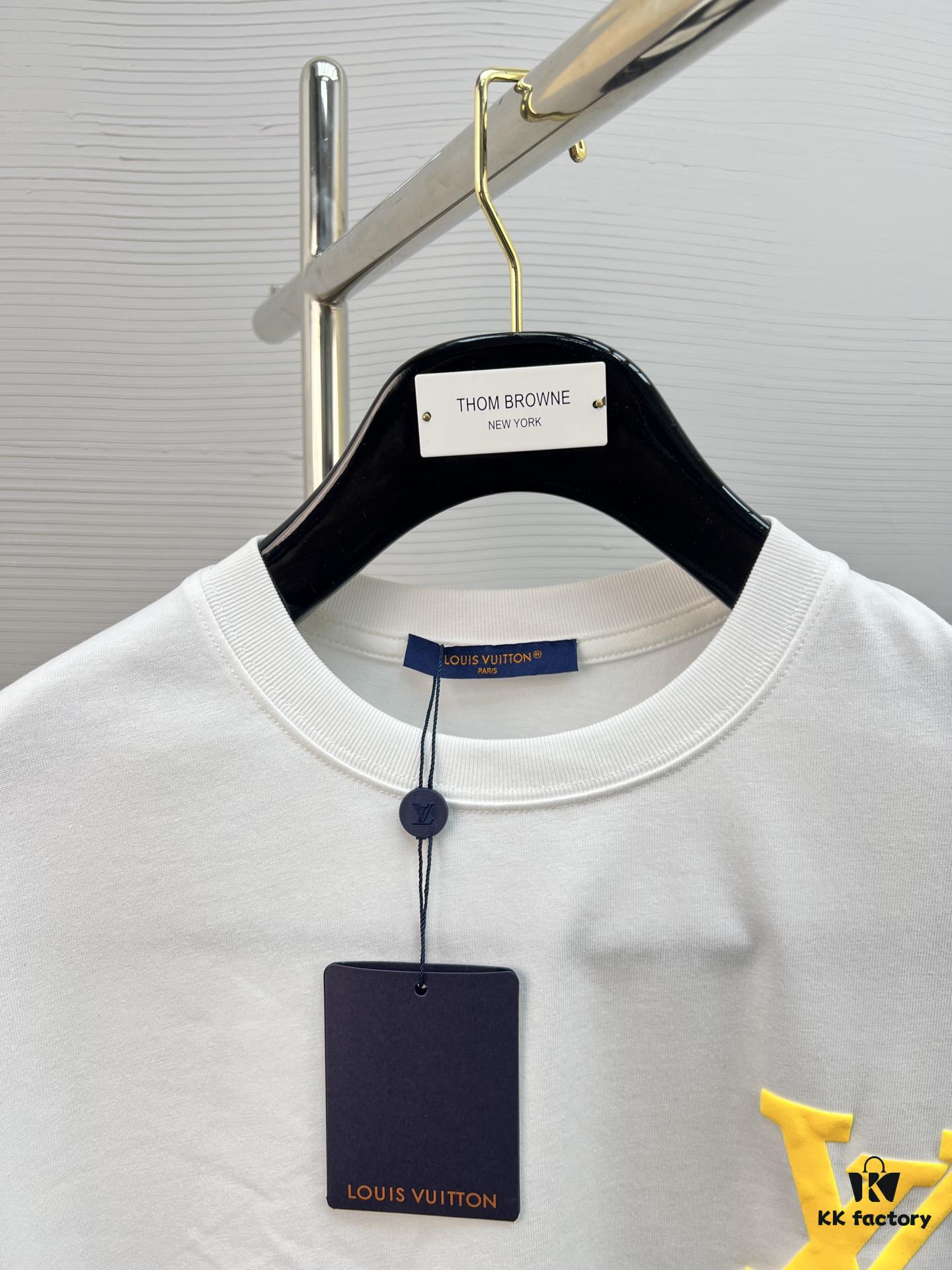 High-Quality LV 25SS Classic Color T-Shirt New Arrival! This vibrant and youthful design is full of energy, featuring the latest season's signature bear series. Crafted with premium 280g 100% cotton fabric and advanced printing technology for a highly dimensional color transition. Ideal for spring and summer, perfectly matches jeans, chinos, or shorts — a must-have wardrobe staple.