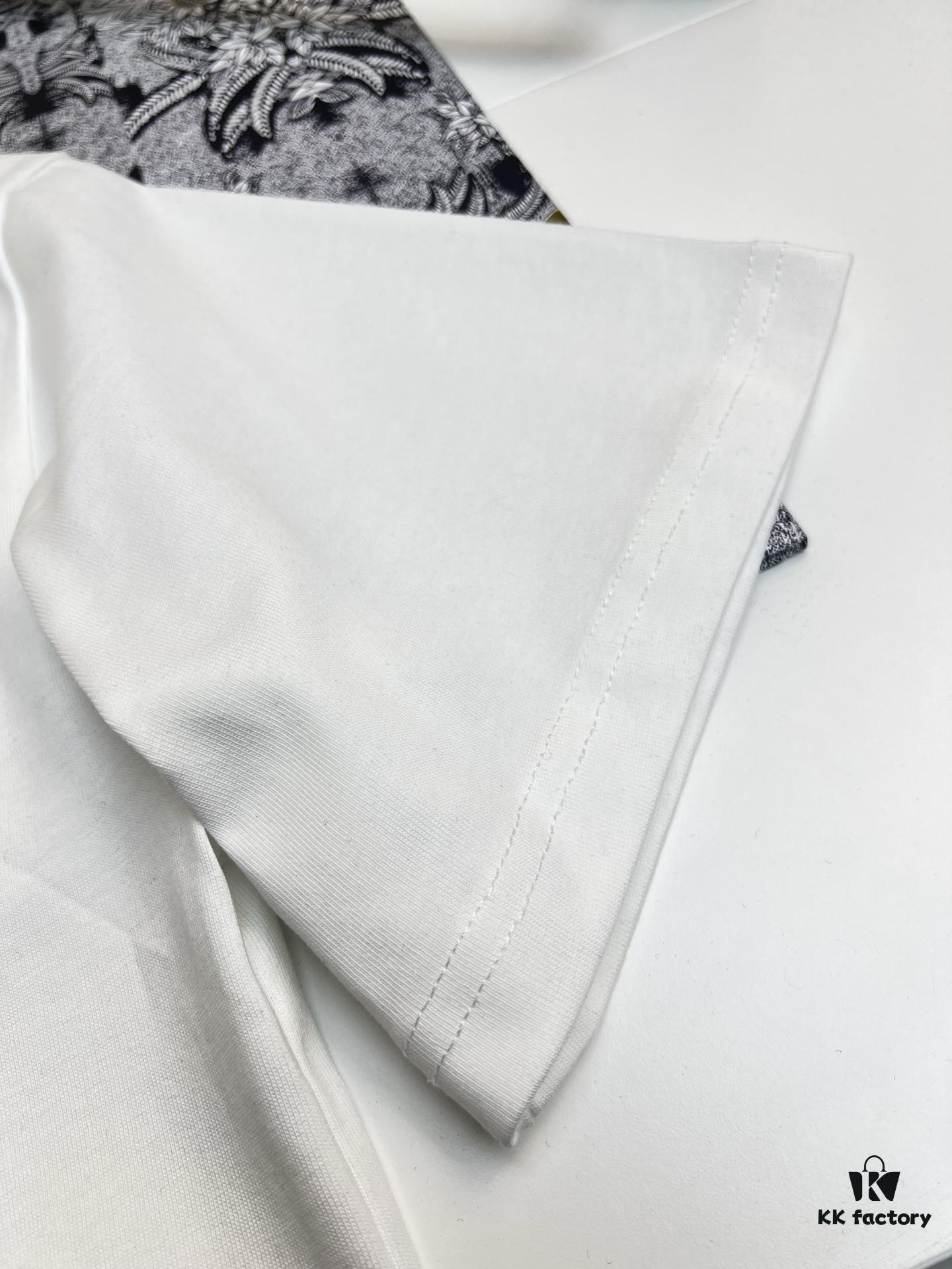 High-Quality LV 25SS Classic Color T-Shirt New Arrival! This vibrant and youthful design is full of energy, featuring the latest season's signature bear series. Crafted with premium 280g 100% cotton fabric and advanced printing technology for a highly dimensional color transition. Ideal for spring and summer, perfectly matches jeans, chinos, or shorts — a must-have wardrobe staple.